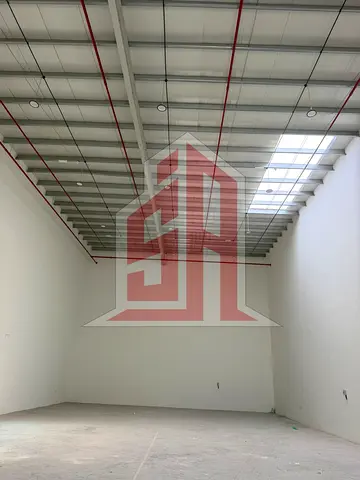 مستودع للإيجار | 3500 قدم مربع | موقع مميز | طاقة 35 كيلوواط