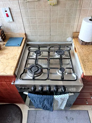 Stainless Steel 4-Burner Gas Hob in Good Condition