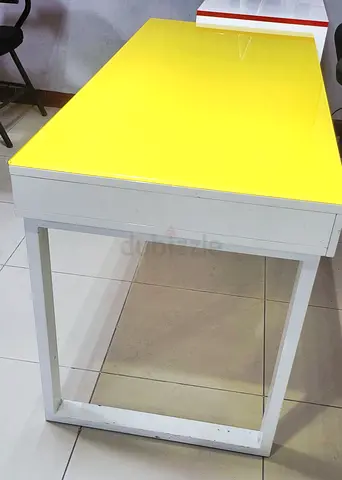 Modern White Aluminium Desk with Yellow Gloss Top - Good Condition