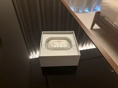 Apple AirPods Pro (2st Gen) with Charging Case - Like New