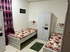 ابوهيل غرفة ثلاثية للايجار لسكن شباب (2700درهم ) بجانب مت