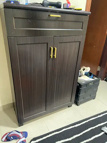 Shoe cabinet