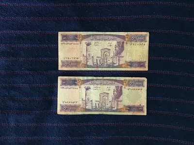 2 RARE VINTAGE 1993 LEBANON 10000 LIVRES BANKNOTES
