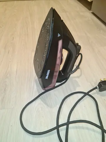 Geepas Steam Iron - Good Working Condition