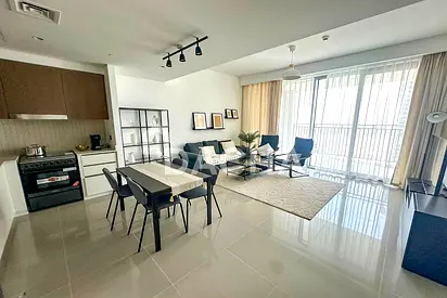 VACANT | FURNISHED | HIGH FLOOR
