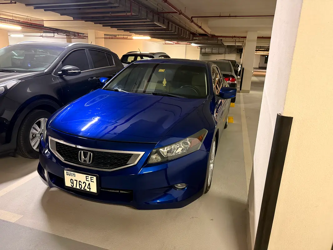 Honda Accord 2010 — photo 1 of 6