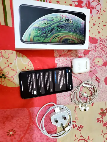 iPhone XS 256GB with box, charger, EarPods and AirPods case - Good condition.