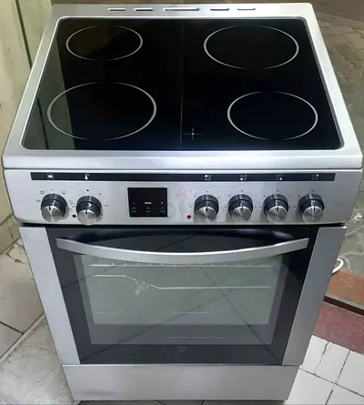Freestanding Electric Ceramic Cooker with Oven - Good Working Condition
