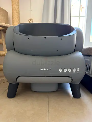 Neakasa Automatic Self-Cleaning Cat Litter Box - Very Good Condition
