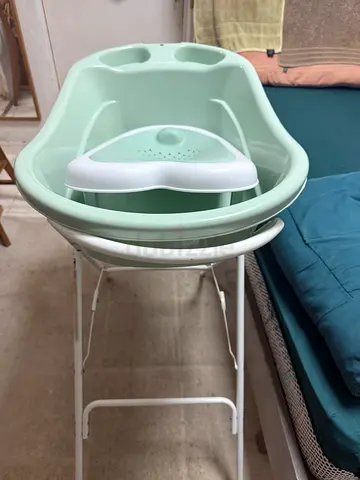 Mothercare Baby bathtub with folding stand - mint green, good condition