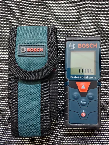 Bosch GLM 40 Professional Laser Distance Meter with Pouch - Excellent Condition