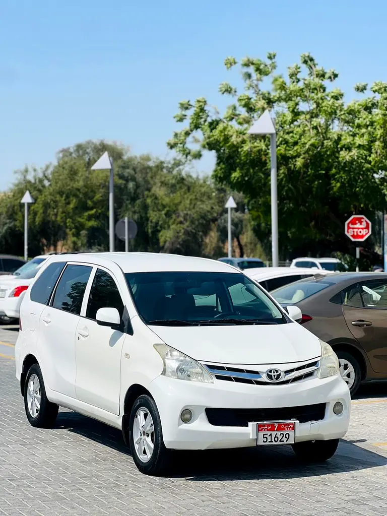 Toyota Avanza 2015 — photo 1 of 7