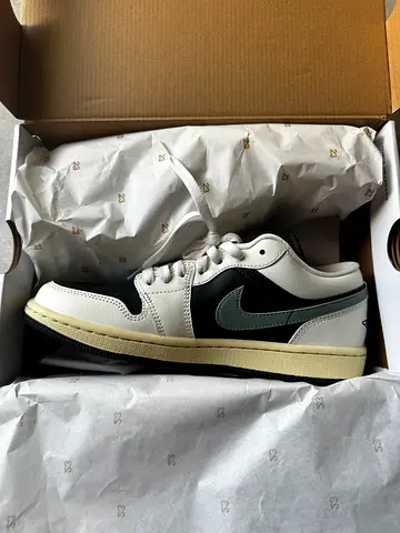 Air Jordan 1 Low Antracite Jade Fumee sneakers size EUR 40.5