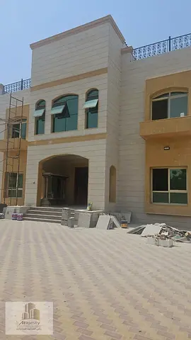 للبيع فيلا بالشارقة منطقة الحوشي بسعر لقطة