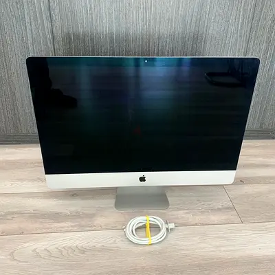 Apple iMac Retina 5K 27 Core i7 3.4 GHz,128 GB SSD 16 GB Ram 2 GB GPU clear display no scratch