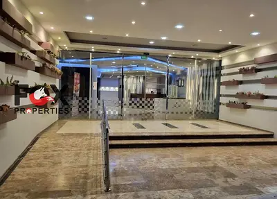 استوديو للإيجار بسمارت تاور العامرة، بلكونة وجيم ومسبح وباركن مجاني، موقع مباشر على شارع محمد بن زايد، 22 ألف بـ4 دفعات.