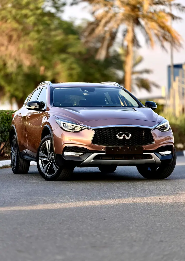 Infiniti QX30 2018 — photo 1 of 15