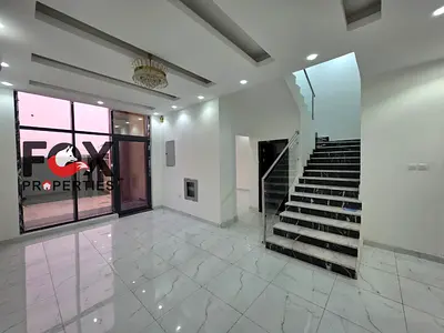 تاون هاوس للإيجار في منطقة الزاهية - 4 غرف نوم ماستر - 	صالتان واسعتان - مجلس - مطبخ - روف