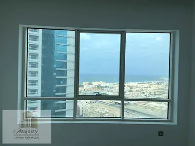للبيع الشقة اطلالة جانبية  هادئة على بحيرة الخان في امارة الشارقة