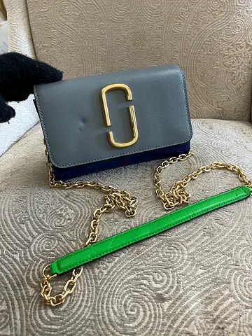 AUTHENTIC MARC JACOBS SLING BAG..