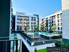 Pool view | Vacant | Large layout