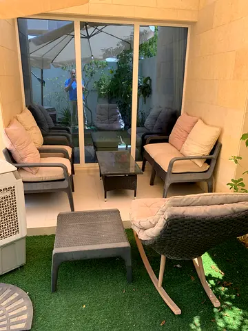 Outdoor Furniture Set In Excellent Condition