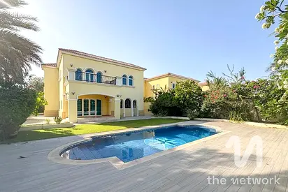 Corner Plot | Ready to Move in |Private Pool