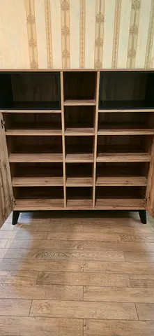 Wooden shoe rack (excellent condition)