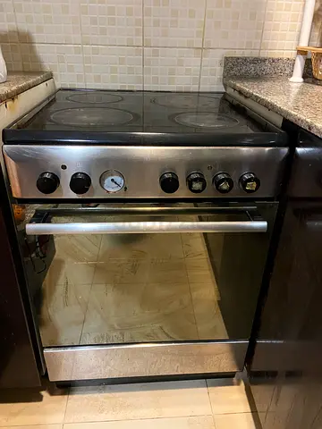 Used stainless steel electric oven with ceramic hob - functional but needs repair