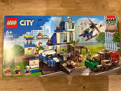 BARGAIN BRAND NEW LEGO 60316 CITY POLICE STATION