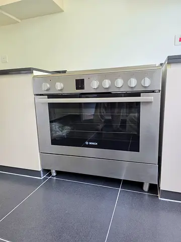 Bosch Series 8 Electric Ceramic Cooker 90cm Barely Use Same As New