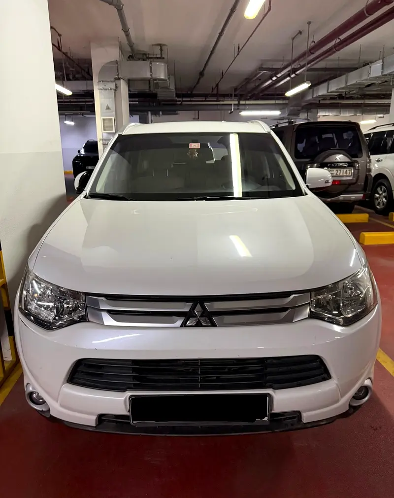 Mitsubishi Outlander 2015 — photo 1 of 13