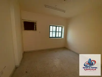 فرصه فى البوطينه شقه غرفه وصاله بسعر مناسب قريبه من جميع الخدمات والمراكز التجاريه مع بالكونه وموقع حيوي