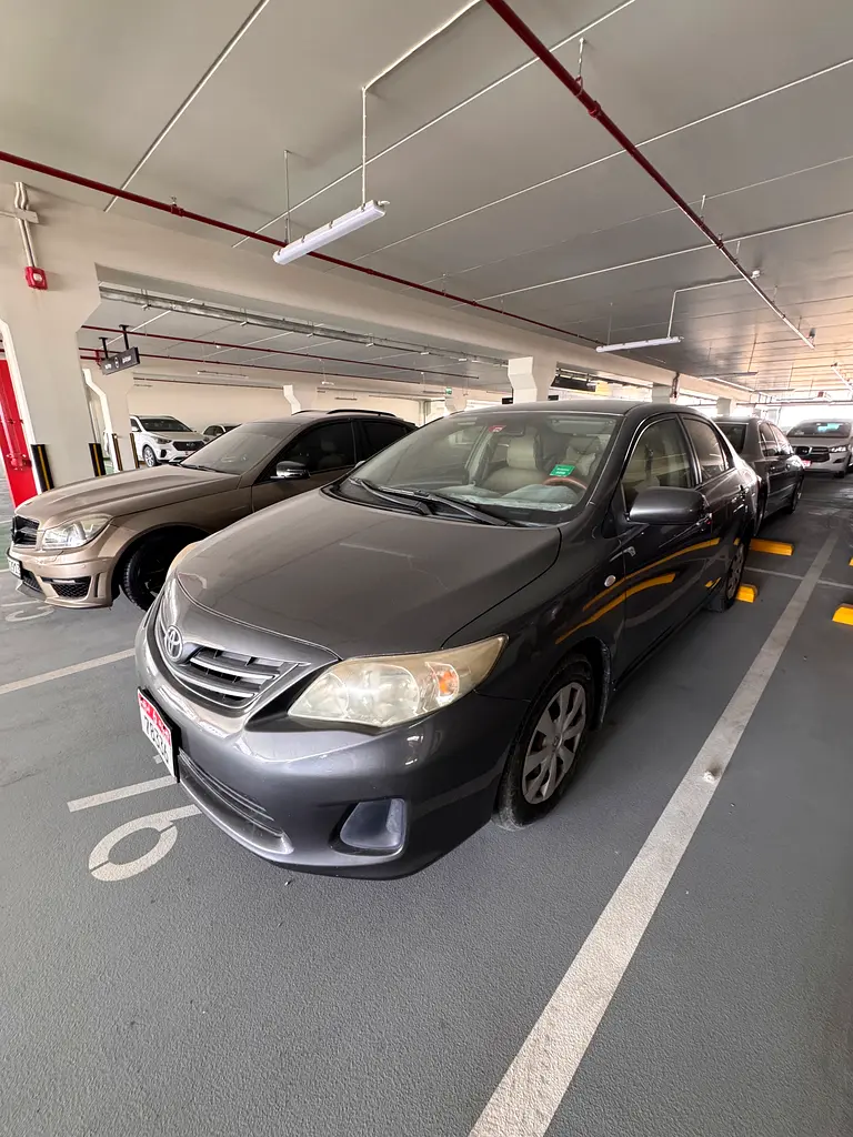 Toyota Corolla 2013 — photo 1 of 4