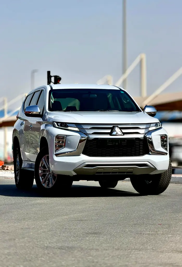 Mitsubishi Montero Sport 2020 — photo 1 of 18