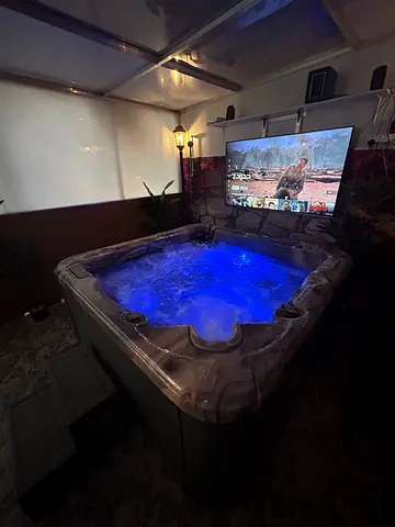 5 person Jacuzzi