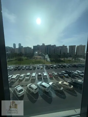 الشارقة – المجاز 3  شقة مميزة بإطلالة بحرية وحديقة