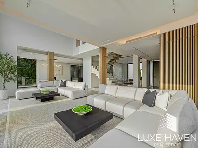 5 Beds Furnished | Extended Plot | Modern Villa