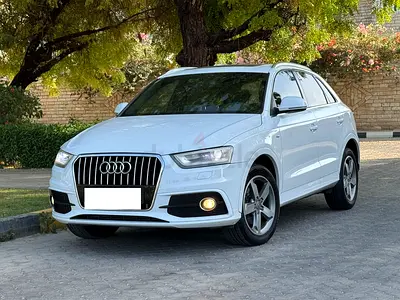 GCC specs Audi Q3 full option with panoramic roof in perfect condition.2 keys