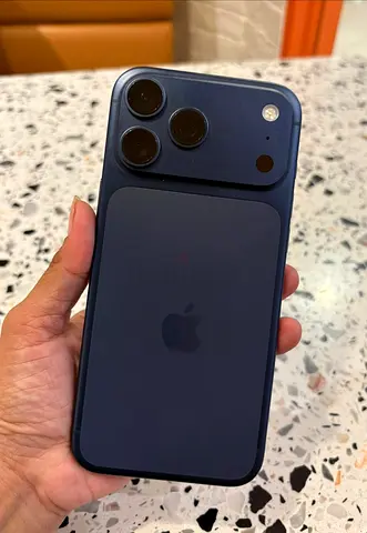 Youre looking to buy iPhone 17 Pro Max 512GB, which is in good condition with a low cycle count,