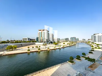 إطلالة على القناة | مفروش بالكامل | طابق مرتفع