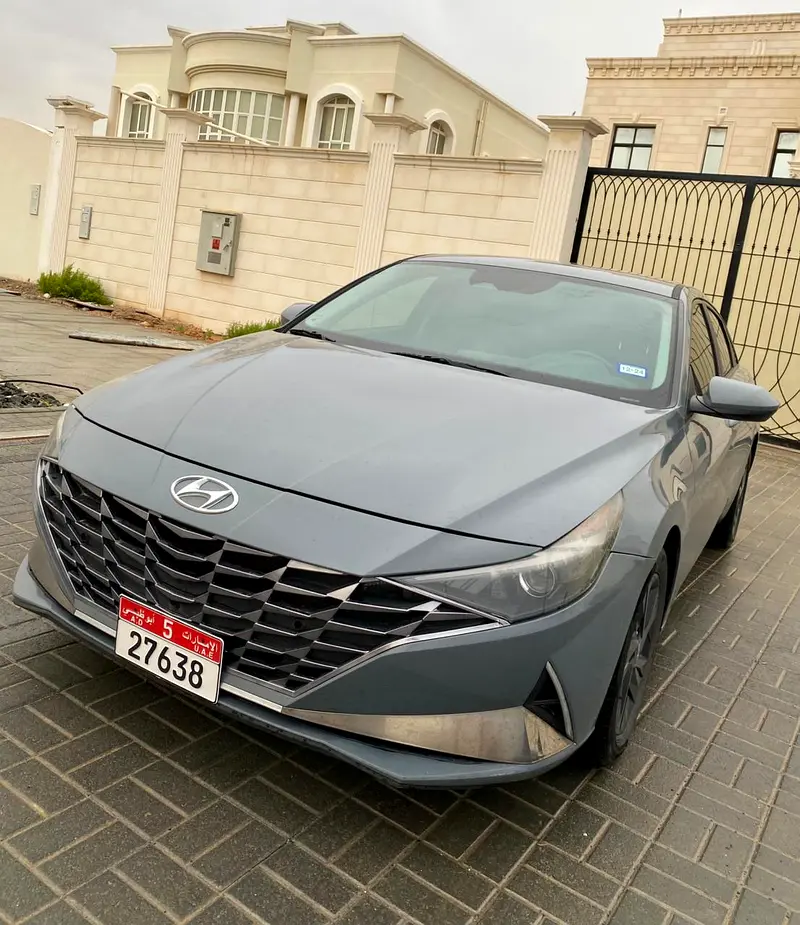 Hyundai Elantra 2022 — photo 1 of 14