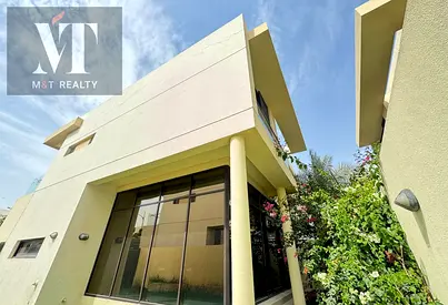 فيلا من 3 غرف نوم تواجه المنتزه | حديقة خاصة | غرفة خادمة