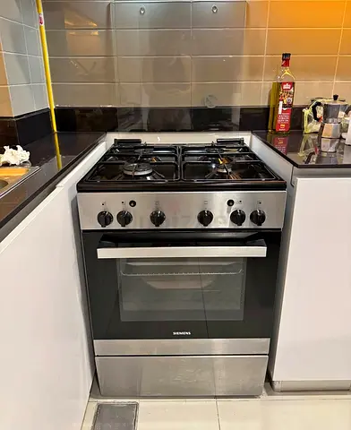 Siemens 4 burners freestanding gas cooker with oven 60x60cm Size good condition