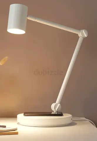 White Work lamp from IKEA with wireless charging