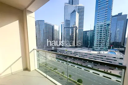 Large Layout | Bright Unit | Vacant Now