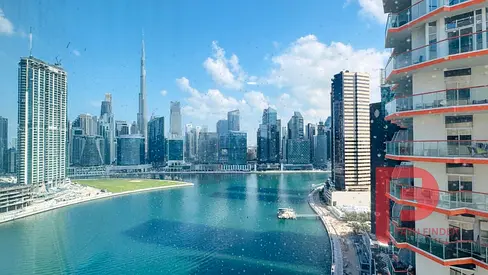 إطلالة على القناة | قواطع زجاجية | متاح الآن