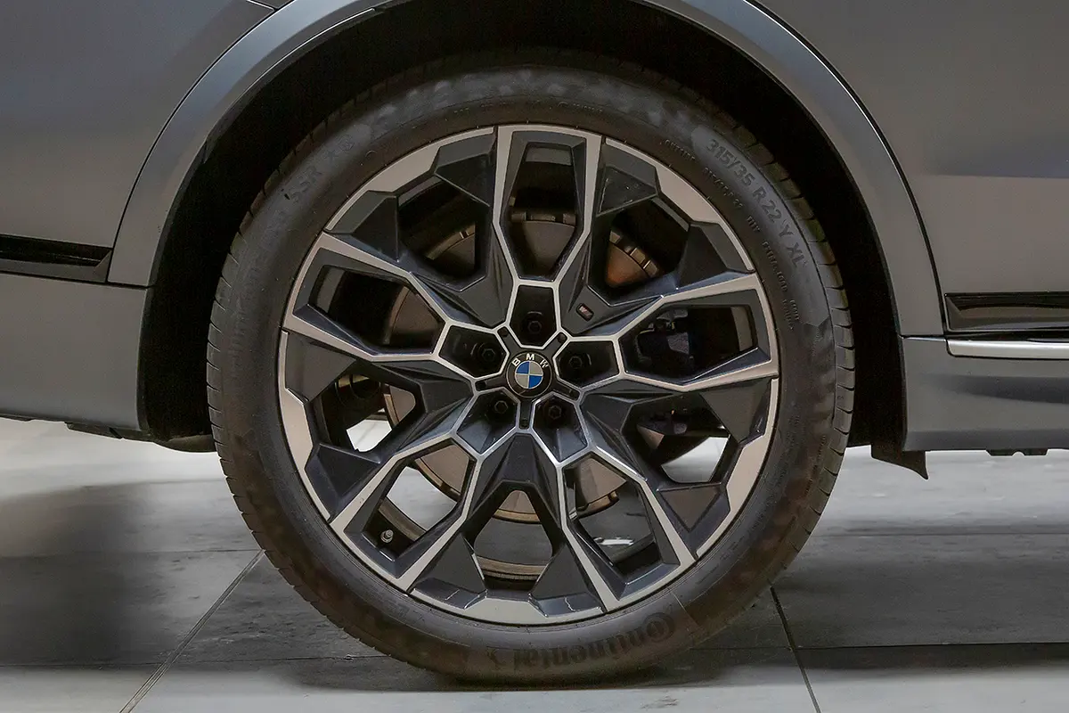 BMW X7 2025