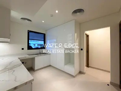 Clean Modern 3BR | 5 Baths | Dubailand Home