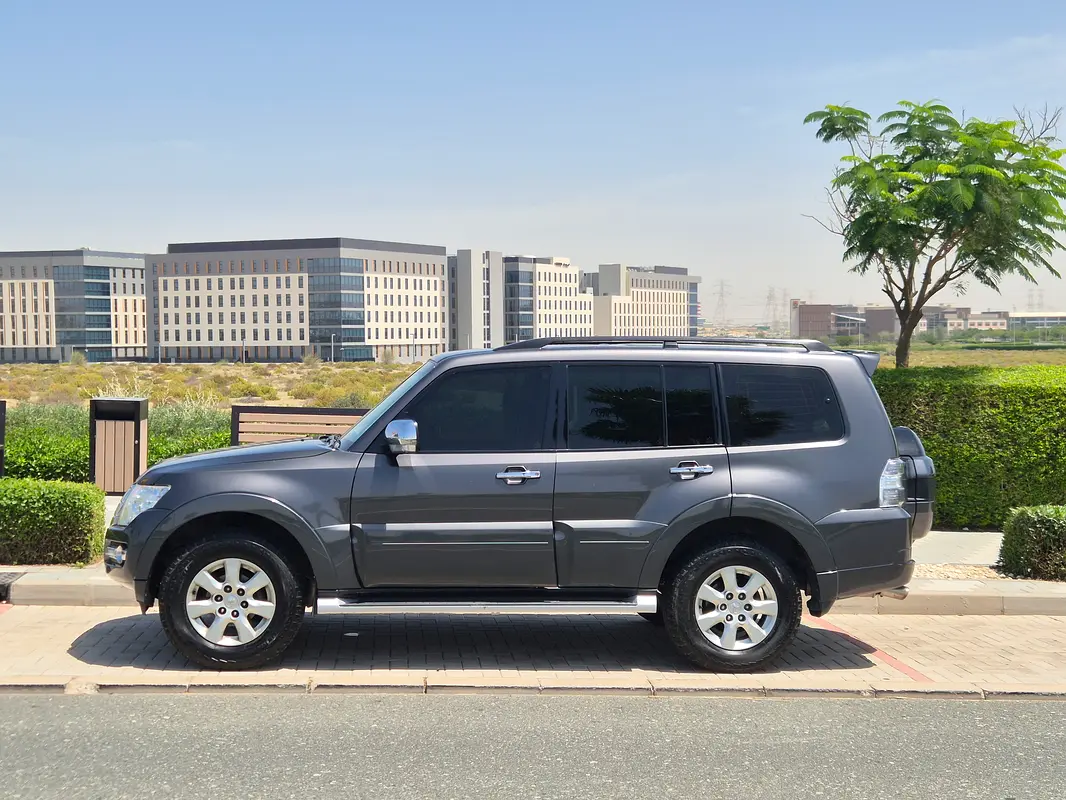 Mitsubishi Pajero 2017 — photo 1 of 20